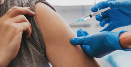 Esquema vacinal completo dos doentes com suspeitas de reações de hipersensibilidade às vacinas para SARS-COV-2 com estudo alergológico e imuno-histoquímico